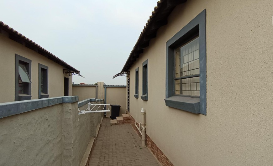 3 Bedroom Property for Sale in Kosmosdal Gauteng