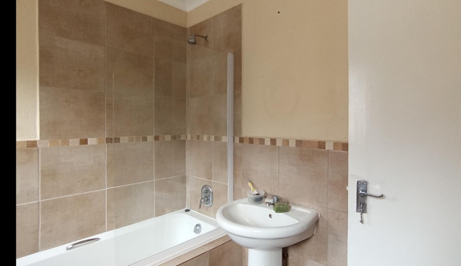 3 Bedroom Property for Sale in Kosmosdal Gauteng
