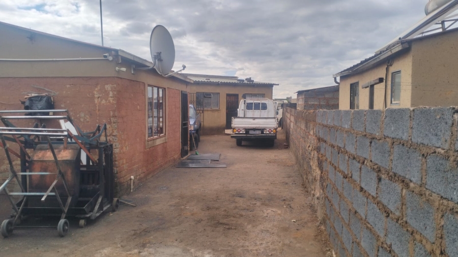 1 Bedroom Property for Sale in Mapleton A H Gauteng