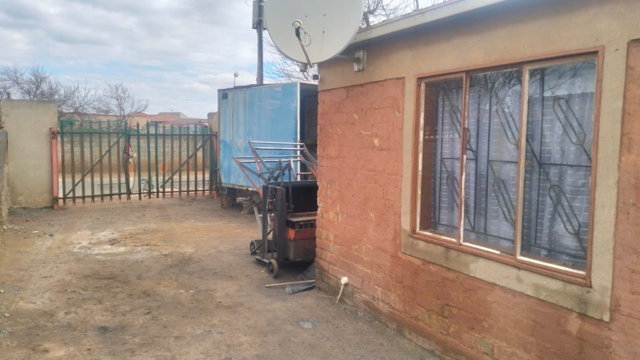 1 Bedroom Property for Sale in Mapleton A H Gauteng
