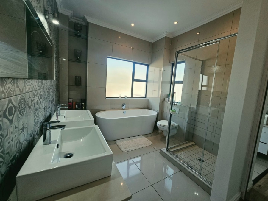 To Let  Bedroom Property for Rent in Olympus AH Gauteng