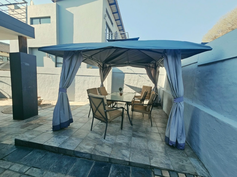 To Let  Bedroom Property for Rent in Olympus AH Gauteng
