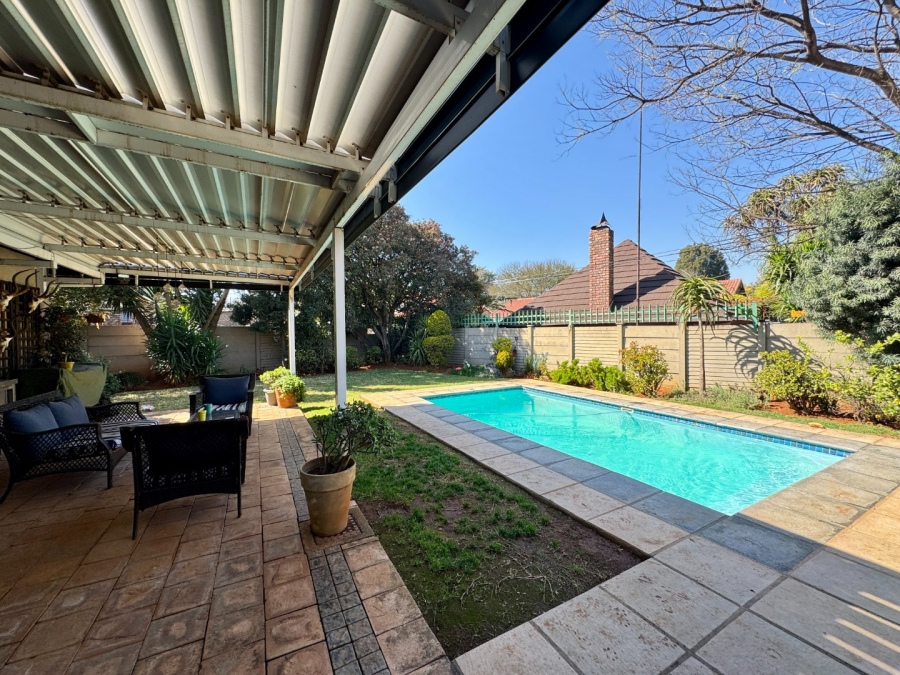4 Bedroom Property for Sale in Pierre Van Ryneveld Gauteng