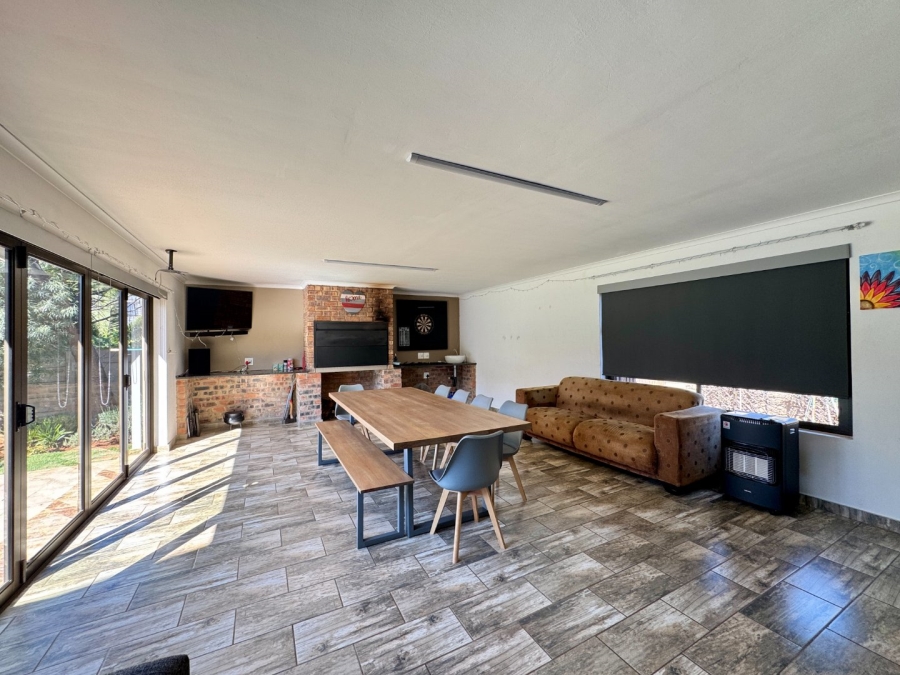 4 Bedroom Property for Sale in Pierre Van Ryneveld Gauteng