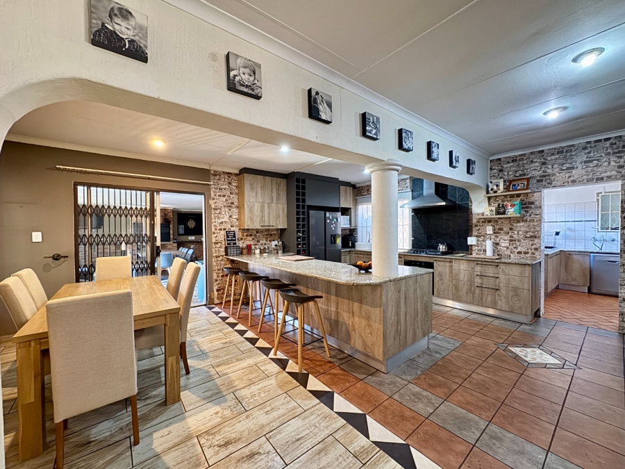 4 Bedroom Property for Sale in Pierre Van Ryneveld Gauteng