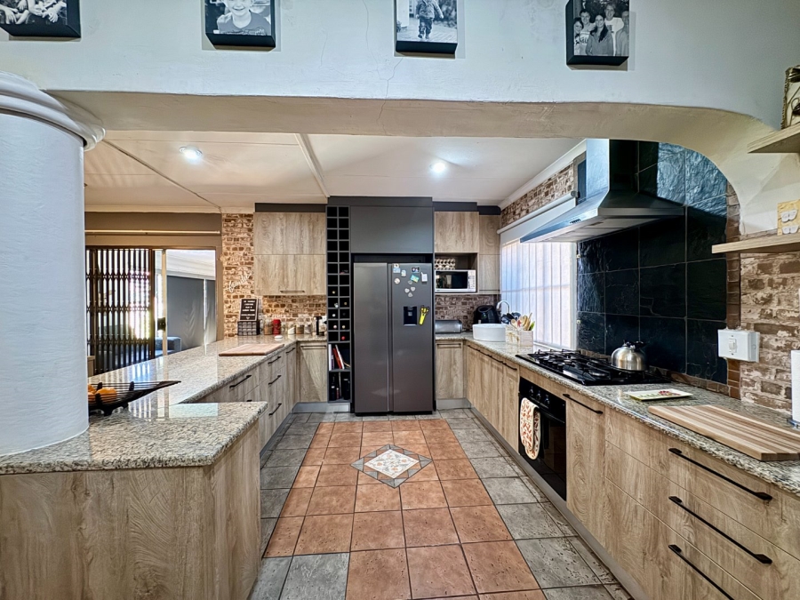 4 Bedroom Property for Sale in Pierre Van Ryneveld Gauteng