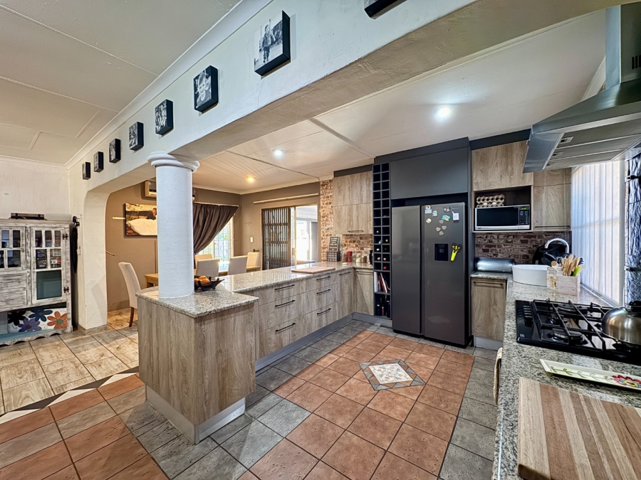 4 Bedroom Property for Sale in Pierre Van Ryneveld Gauteng