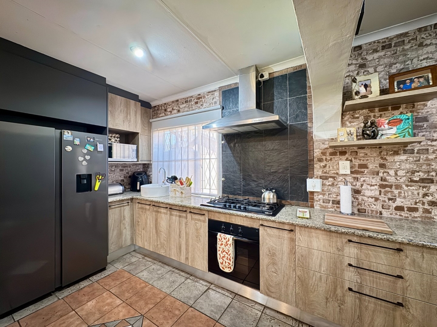 4 Bedroom Property for Sale in Pierre Van Ryneveld Gauteng