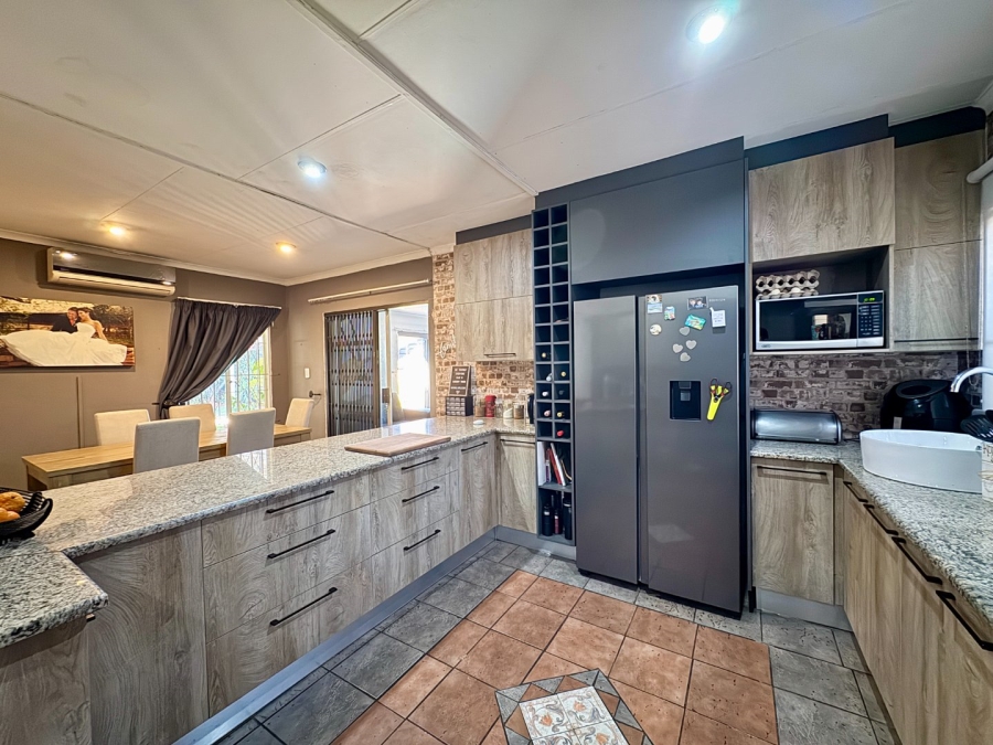 4 Bedroom Property for Sale in Pierre Van Ryneveld Gauteng