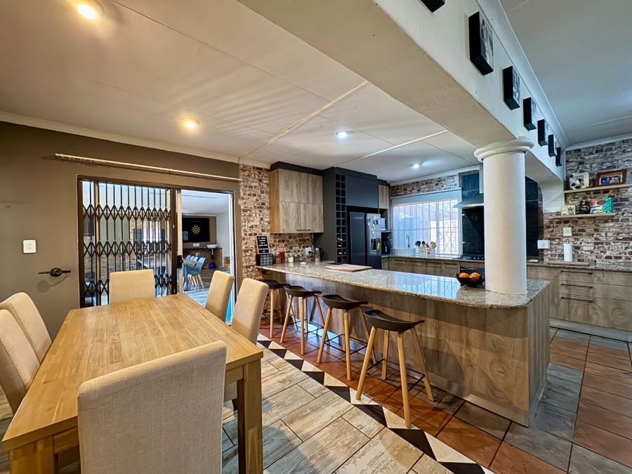 4 Bedroom Property for Sale in Pierre Van Ryneveld Gauteng