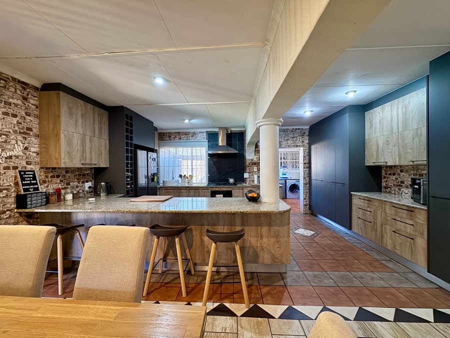 4 Bedroom Property for Sale in Pierre Van Ryneveld Gauteng