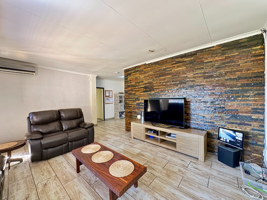 4 Bedroom Property for Sale in Pierre Van Ryneveld Gauteng