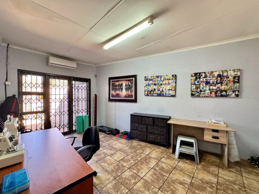 4 Bedroom Property for Sale in Pierre Van Ryneveld Gauteng