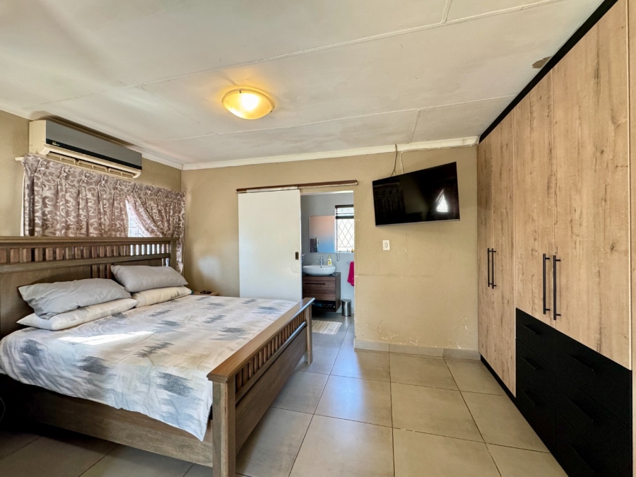 4 Bedroom Property for Sale in Pierre Van Ryneveld Gauteng