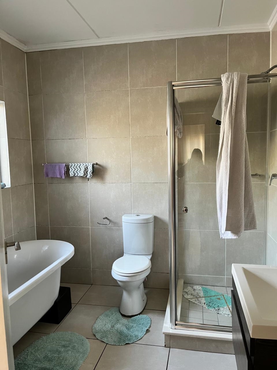 To Let 3 Bedroom Property for Rent in Modderfontein Gauteng