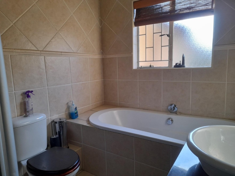 2 Bedroom Property for Sale in Pomona Gauteng