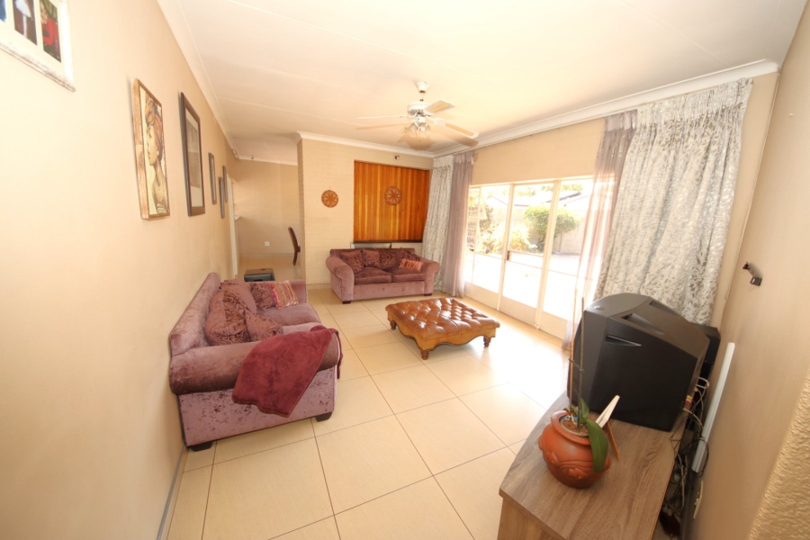 5 Bedroom Property for Sale in Meadowbrook Gauteng