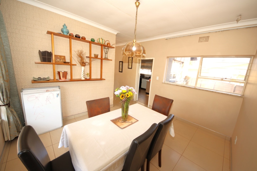 5 Bedroom Property for Sale in Meadowbrook Gauteng