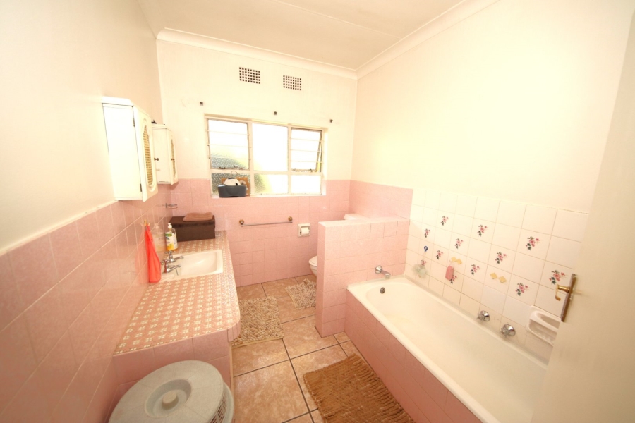 5 Bedroom Property for Sale in Meadowbrook Gauteng