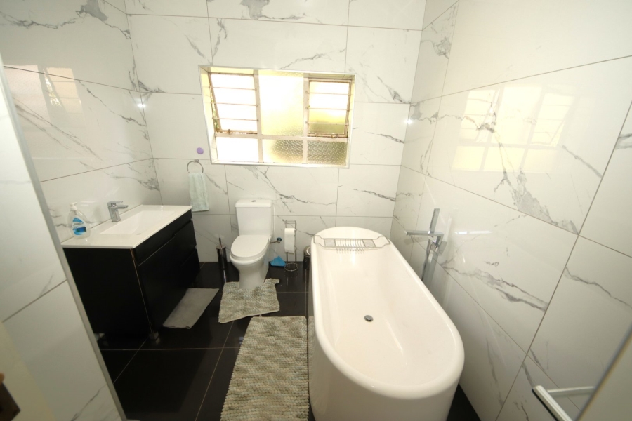 5 Bedroom Property for Sale in Meadowbrook Gauteng