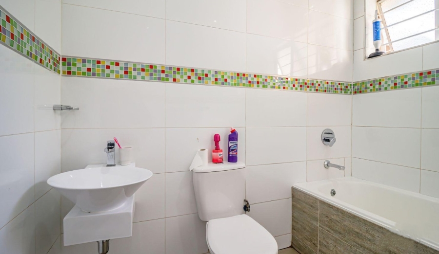5 Bedroom Property for Sale in Meadowbrook Gauteng
