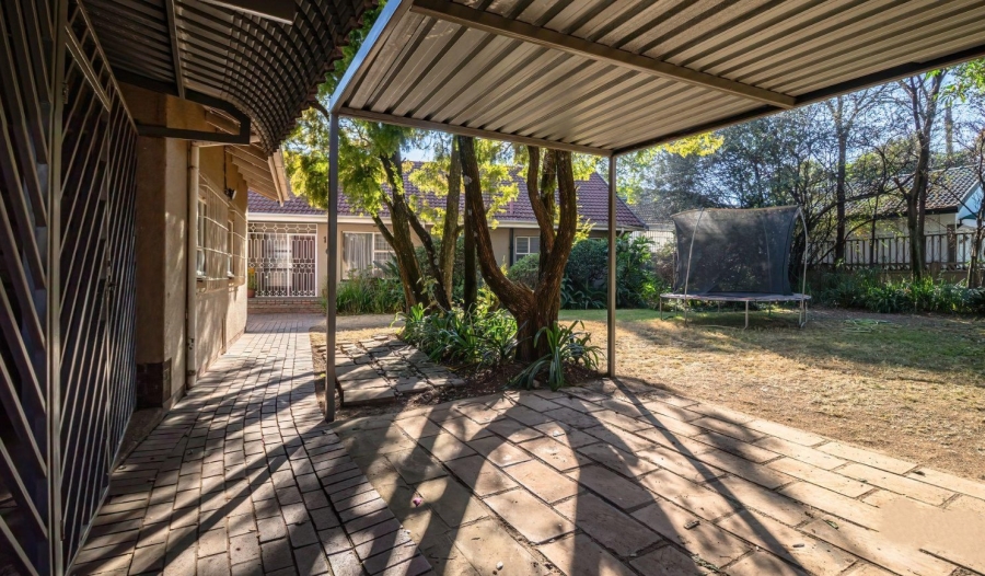 5 Bedroom Property for Sale in Meadowbrook Gauteng