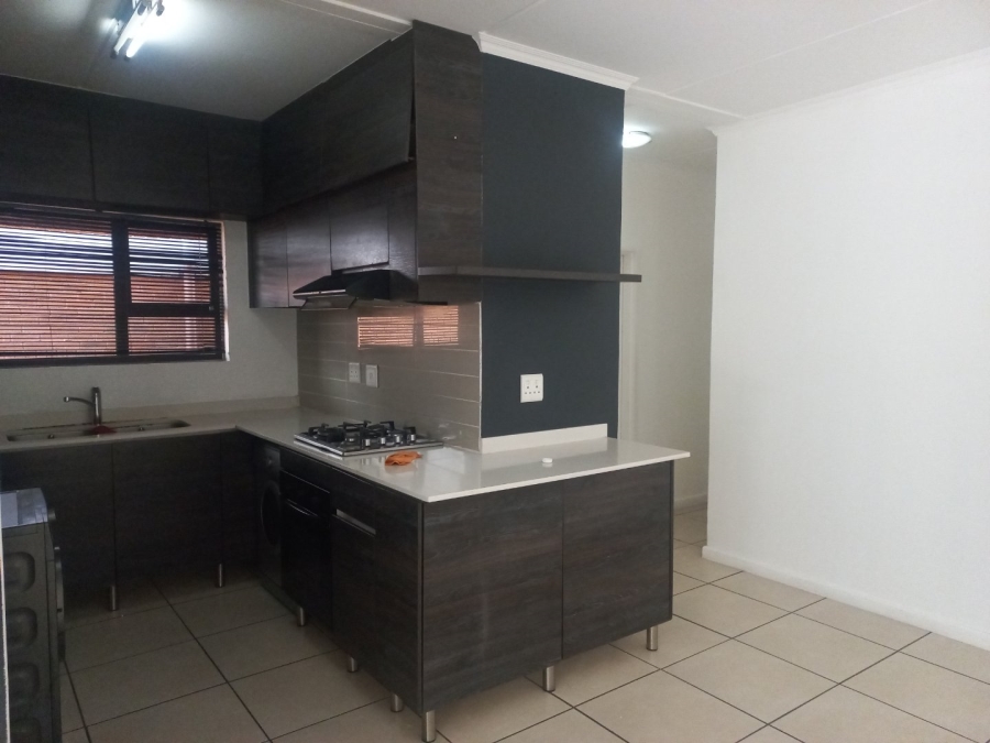 To Let 3 Bedroom Property for Rent in Olivedale Gauteng