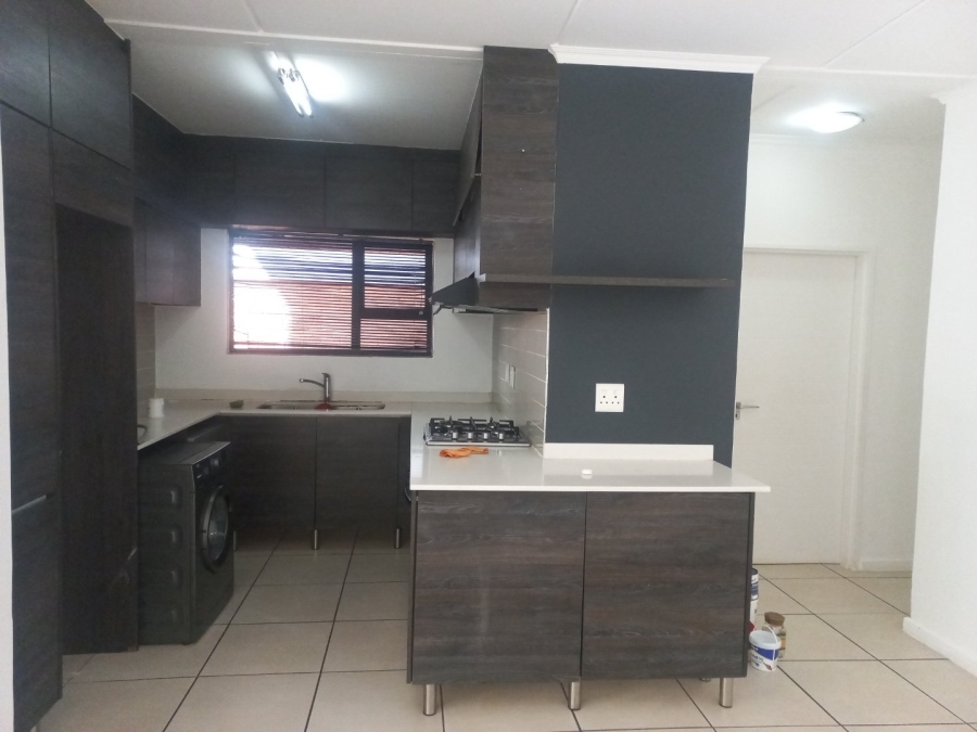 To Let 3 Bedroom Property for Rent in Olivedale Gauteng