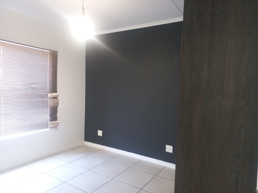 To Let 3 Bedroom Property for Rent in Olivedale Gauteng