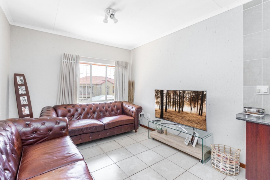To Let 2 Bedroom Property for Rent in Ormonde View Gauteng