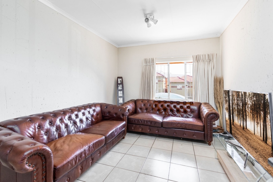 To Let 2 Bedroom Property for Rent in Ormonde View Gauteng