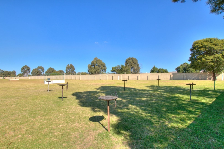 To Let 2 Bedroom Property for Rent in Ormonde View Gauteng