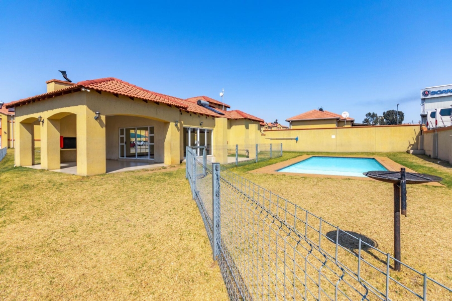 To Let 2 Bedroom Property for Rent in Ormonde View Gauteng