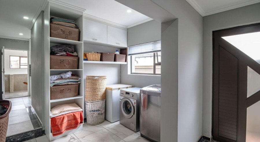 5 Bedroom Property for Sale in Sunnyridge Gauteng