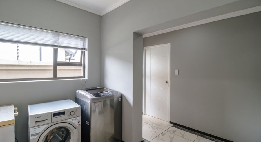 5 Bedroom Property for Sale in Sunnyridge Gauteng