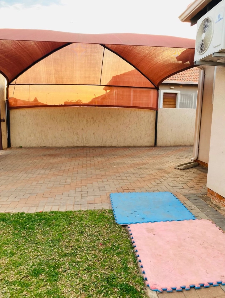 Bedroom Property for Sale in Lotus Gardens Gauteng