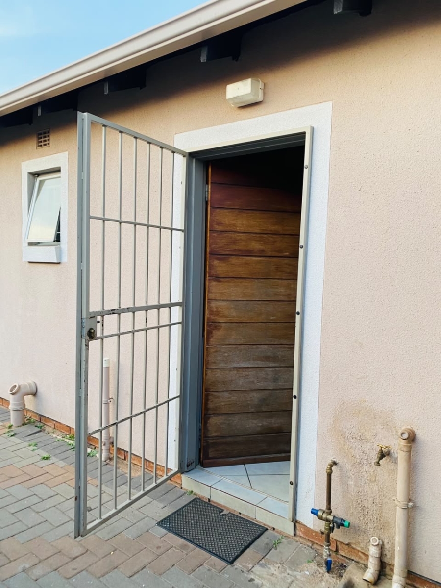  Bedroom Property for Sale in Lotus Gardens Gauteng