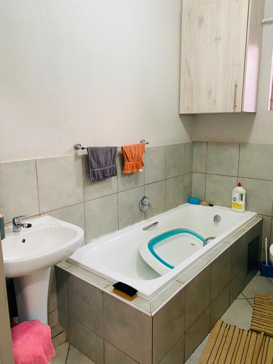  Bedroom Property for Sale in Lotus Gardens Gauteng