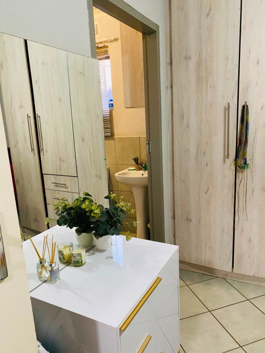  Bedroom Property for Sale in Lotus Gardens Gauteng