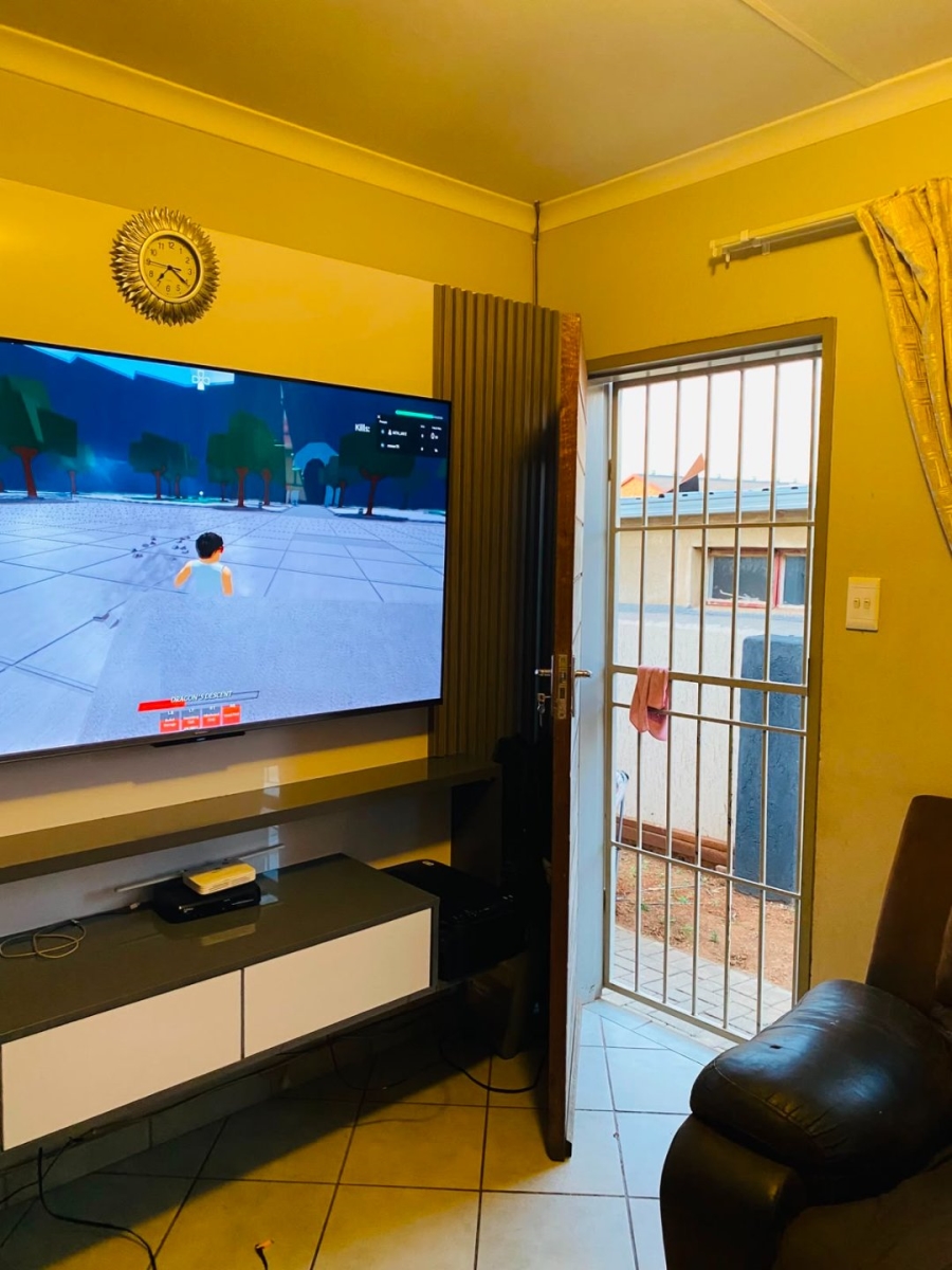  Bedroom Property for Sale in Lotus Gardens Gauteng
