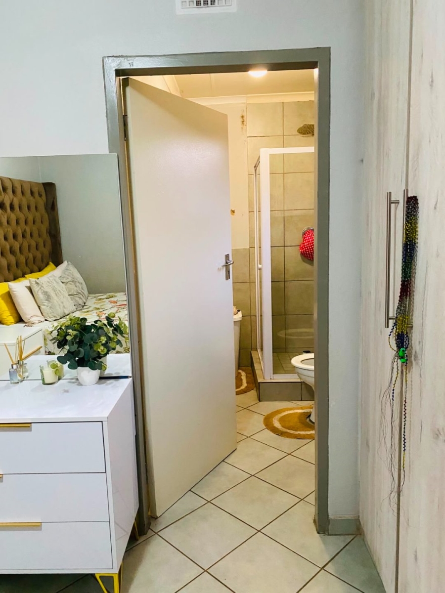  Bedroom Property for Sale in Lotus Gardens Gauteng