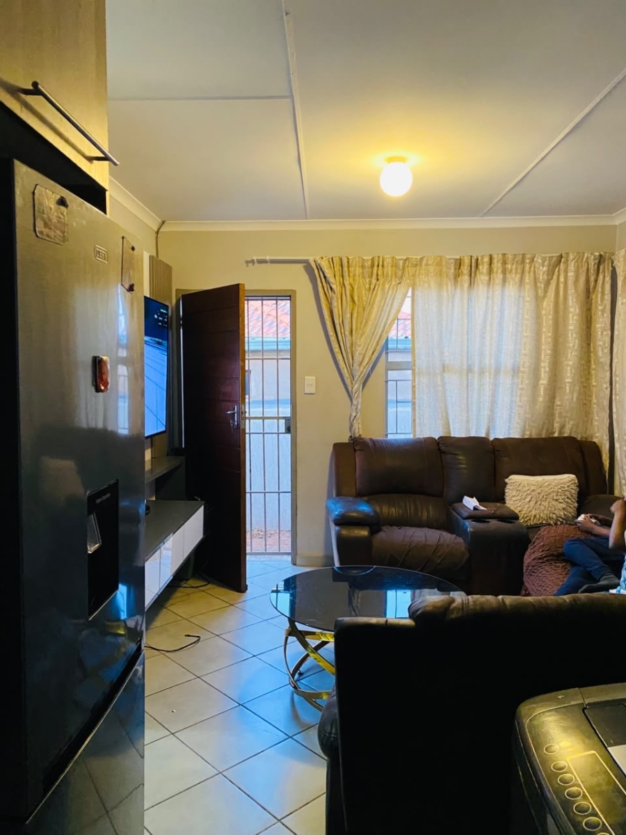  Bedroom Property for Sale in Lotus Gardens Gauteng