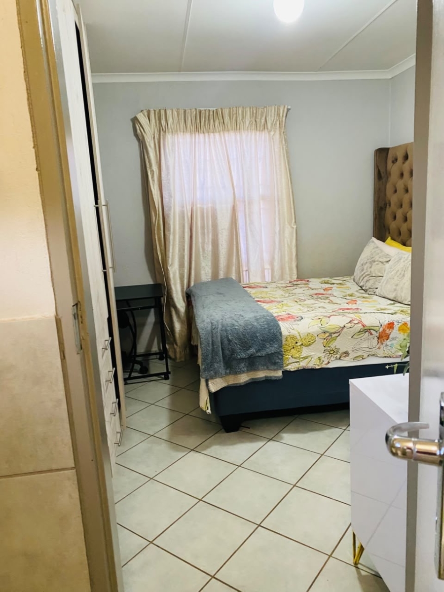 Bedroom Property for Sale in Lotus Gardens Gauteng