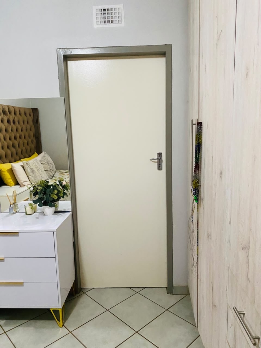  Bedroom Property for Sale in Lotus Gardens Gauteng