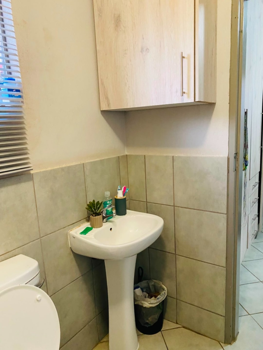  Bedroom Property for Sale in Lotus Gardens Gauteng
