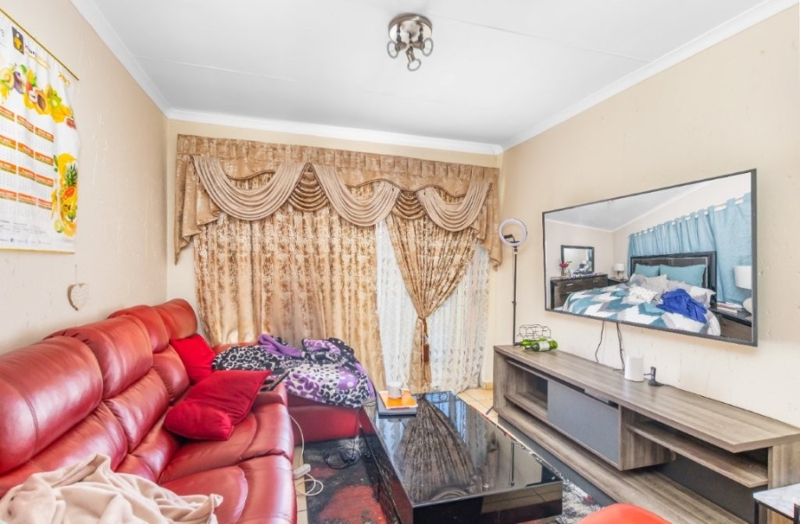 To Let 2 Bedroom Property for Rent in Ormonde View Gauteng
