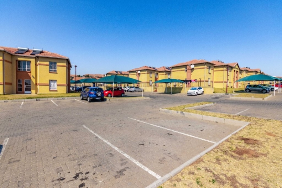 To Let 2 Bedroom Property for Rent in Ormonde View Gauteng