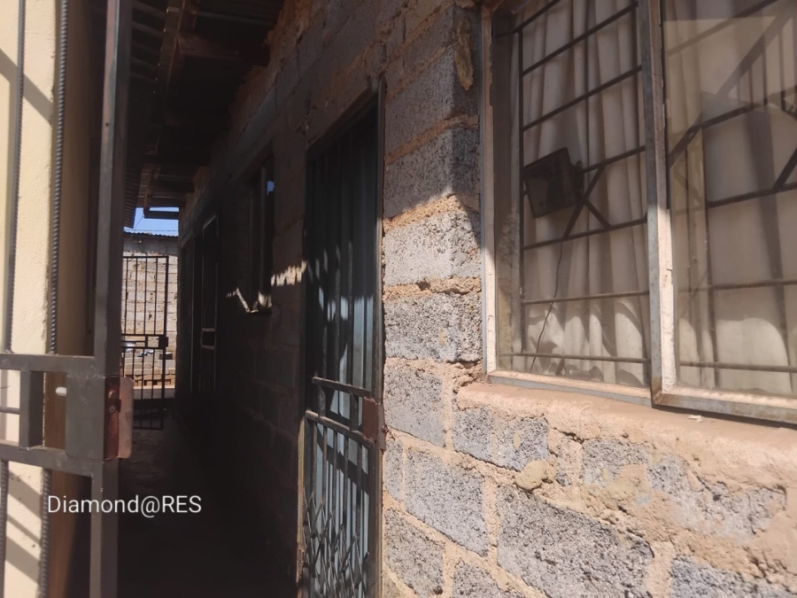 7 Bedroom Property for Sale in Tswelopele Gauteng