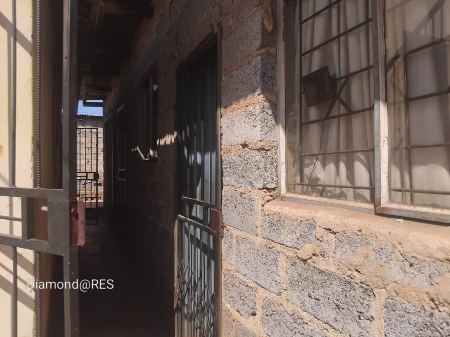 7 Bedroom Property for Sale in Tswelopele Gauteng