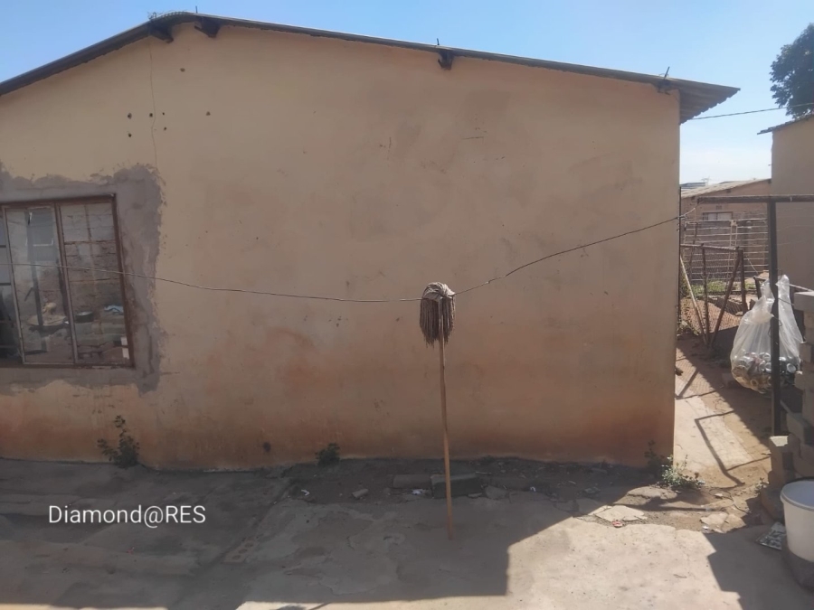 7 Bedroom Property for Sale in Tswelopele Gauteng